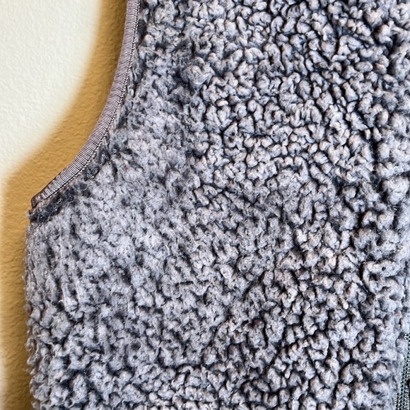 THREAD + Supply Fleece Fuzzy Vest Size Large - Picture 4 of 14